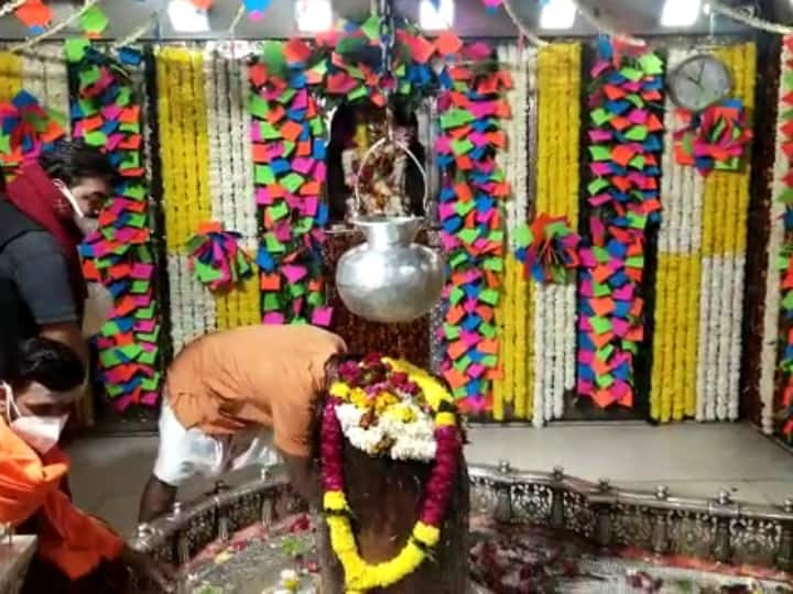 Ujjain Hari and Har place decorated with kites on Makar Sankranti in Ujjain devotees came in large numbers ANN Ujjain Makar Sankranti 2022: उज्जैन में मकर संक्रांति पर पतंगों से सजा भगवान कृष्ण का दरबार, दूर-दूर से आते हैं श्रद्धालु