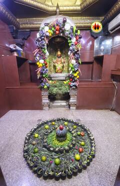 कांदा मुळा भाजी अवघी विठाई माझी... मकर संक्रांतीनिमित्त विठ्ठल मंदिराला आकर्षक सजावट