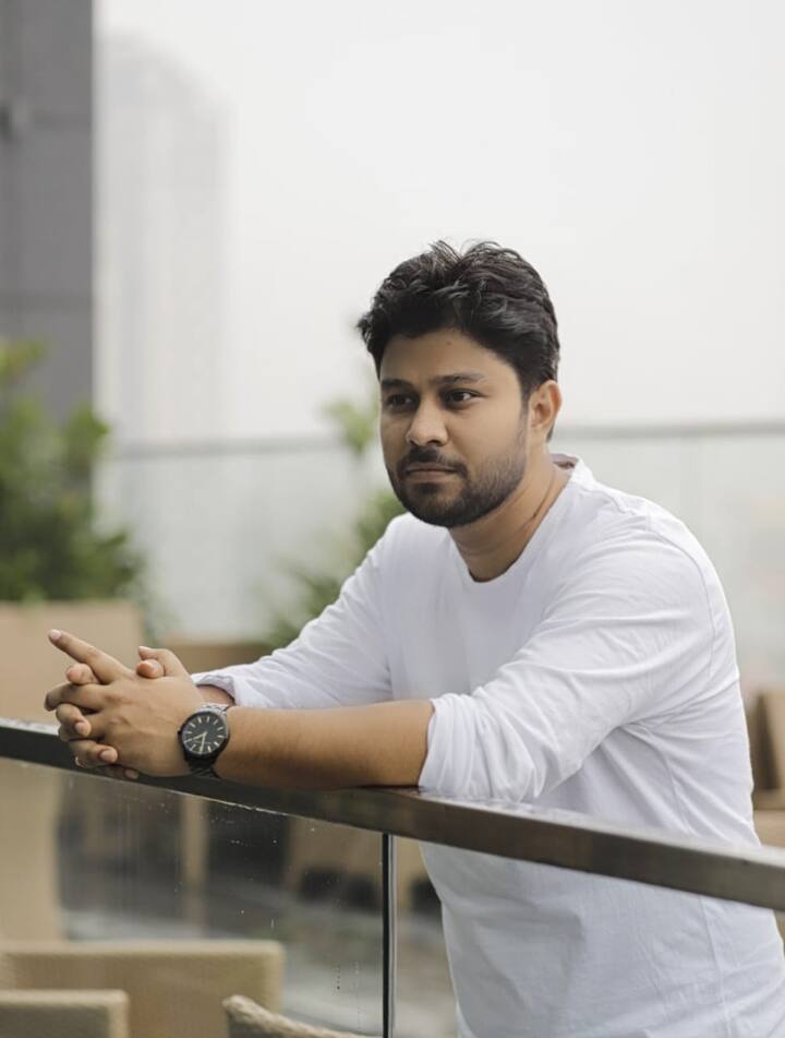 'অল্প হলে সত্য়ি'র পর আবার নতুন ছবি নিয়ে হাজির হচ্ছেন পরিচালক সৌম্য়জিত আদক।