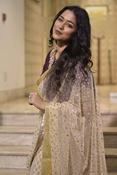 New OTT in Bengal: বাংলার নতুন ওটিটি প্ল্য়াটফর্মর উদ্ধোধনী অনুষ্ঠানে মঞ্চ মাতালেন সোহিনী