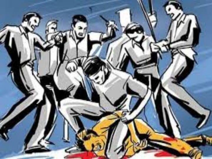 Bihar Crime: Bloody clash in land dispute, rioters thrash mother and daughter fiercely, video viral ann Bihar Crime: भूमि विवाद में खूनी झड़प, दबंगों ने मां-बेटी की जमकर की पिटाई, बचाने आए पड़ोसियों को भी पीटा