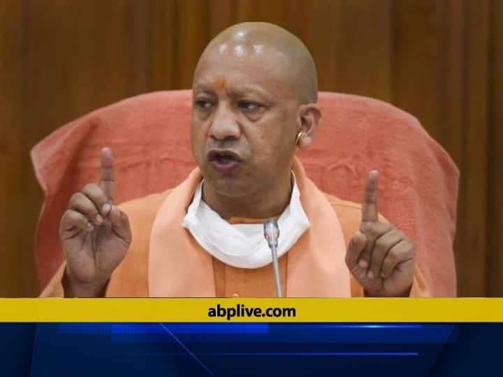 UP Election 2022: CM Yogi attacks on sp candidates list, says- SP social justice is bringing to criminals and mafia in power ann UP Election 2022: समाजवादी पार्टी पर बरसे सीएम योगी आदित्यनाथ, लगाए ये बड़े आरोप
