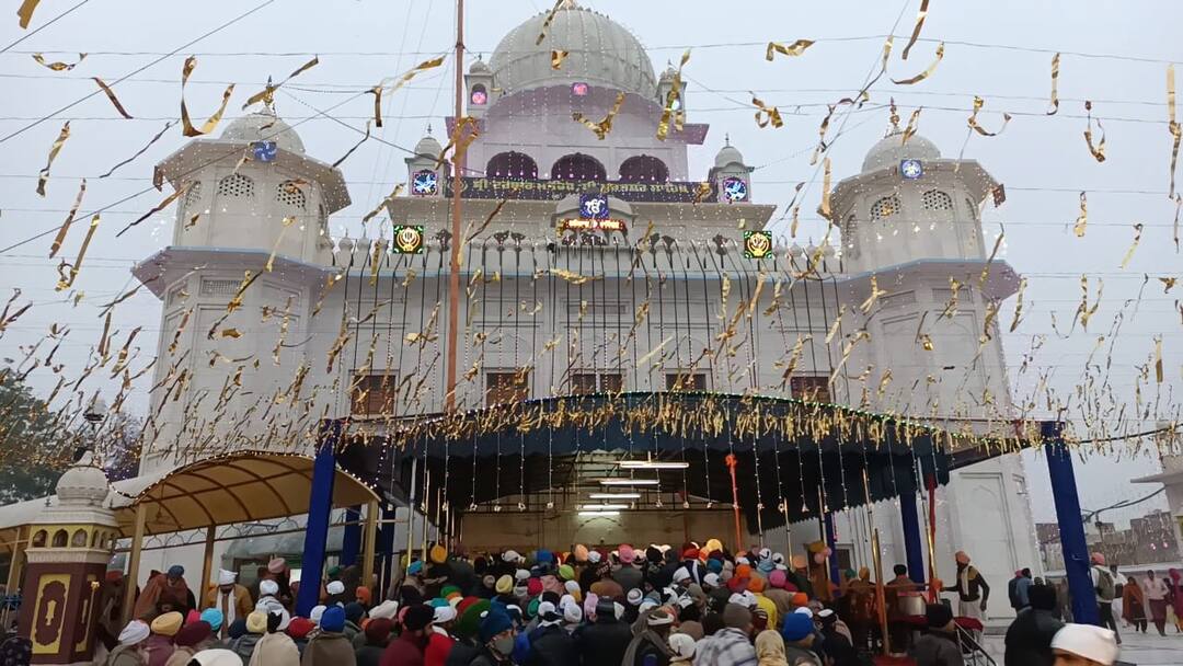 Maghi Mela In Muktsar: Sikh Sangat Pays Obeisance At Gurdwara Sri Tutti-Gandhi Sahib, Sri Mukstar Sahib On The Occasion Of Maghi Mela, See Special Pictures | Maghi Mela Muktsar 2022: ਮੇਲਾ ਮਾਘੀ