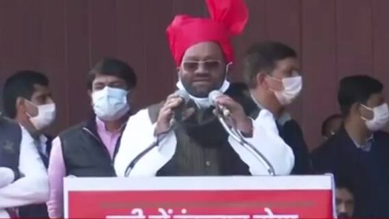 SP में शामिल हुए Swami Prasad Maurya, रैली में उड़ी कोरोना नियमों की धज्जियां