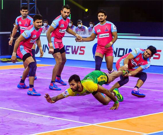 Pro Kabaddi League 2021-22: जयपुर पिंक पैंथर्स ने लगाई जीत की हैट्रिक, पटना पायरेट्स को हराकर टॉप 4 में बनाई जगह