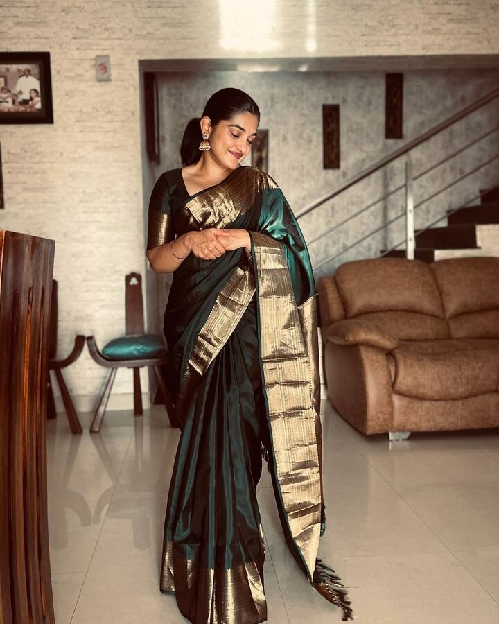image 5నివేదా థామస్.. చీరలో ఎంత ముద్దుగా ఉందో చూడండి - Image Credit: Nivetha Thomas/Instagram
