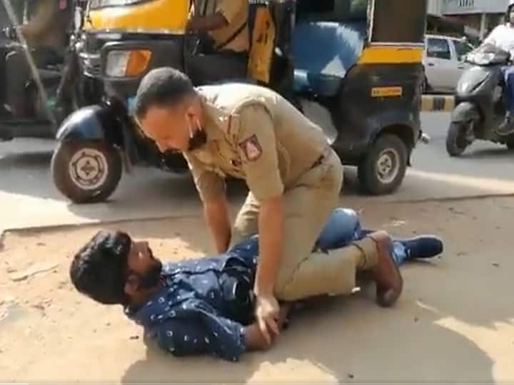 Mangaluru cop chases mobile thief in heavy traffic video went viral on social media looks like movie shoot know in detail Mangalore Police  Mangaluru Cop Video: मोबाइल छीनकर भाग रहे युवक को पुलिस अफसर ने फिल्मी स्टाइल में बीच सड़क पर दबोचा, देखें वीडियो 