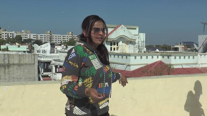 પોતાના પરિવારના સભ્યો સાથે  કાજલે પતંગ ઉડાવ્યો હતો અને પેજ પણ લગાવ્યા હતા. આ પ્રસંગે એબીપી અસ્મિતા સાથે ખાસ વાત કરી હતી. તેમજ તેણે પતંગ પર એક ગીત ગાયું હતું.  'હાથ તારા કેમ ના કપાણા, મારો પતંગ કાપતા'.