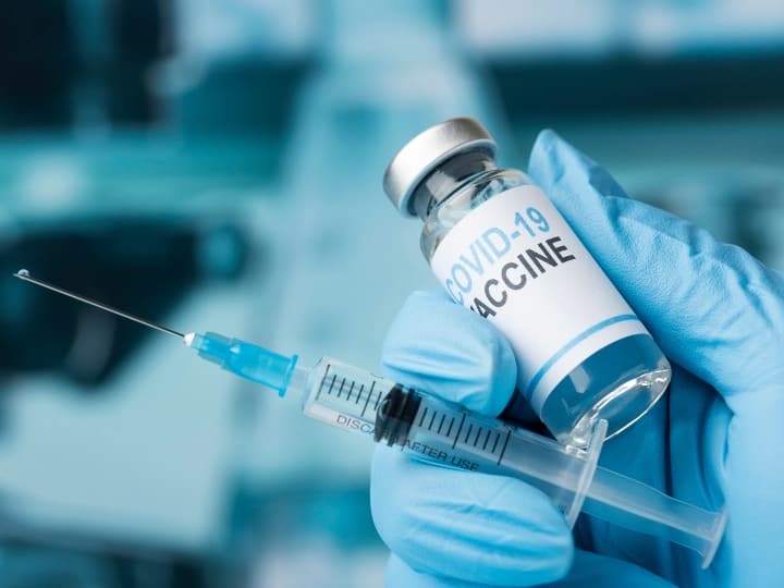 corona vaccine central government issued new guidelines vaccine will be taken three months after recovery from corona Corona Vaccine : लसीकरणासाठी नवीन मार्गदर्शक तत्त्वे, जाणून घ्या कोरोनातून बरे झाल्यानंतर किती महिन्यांनी घ्यायचा डोस