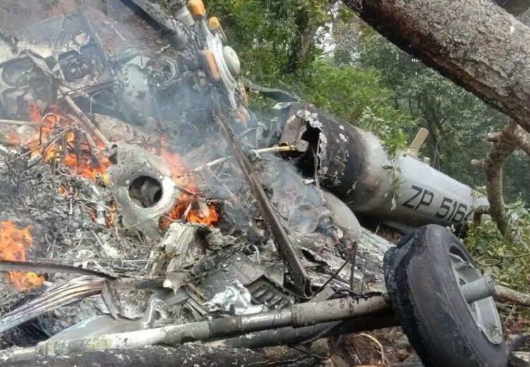 CDS Bipin Rawat helicopter crash inquiry report filed to Defence Minister Rajnath Singh `மேகங்களே காரணம்!’ - முப்படைத் தளபதி பிபின் ராவத் ஹெலிகாப்டர் விபத்து குறித்து விசாரணை அறிக்கை!