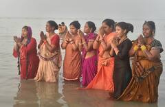 Gangasagar Mela 2022: সাগরে মকরস্নান, করোনা বিধিকে বুড়ো আঙুল