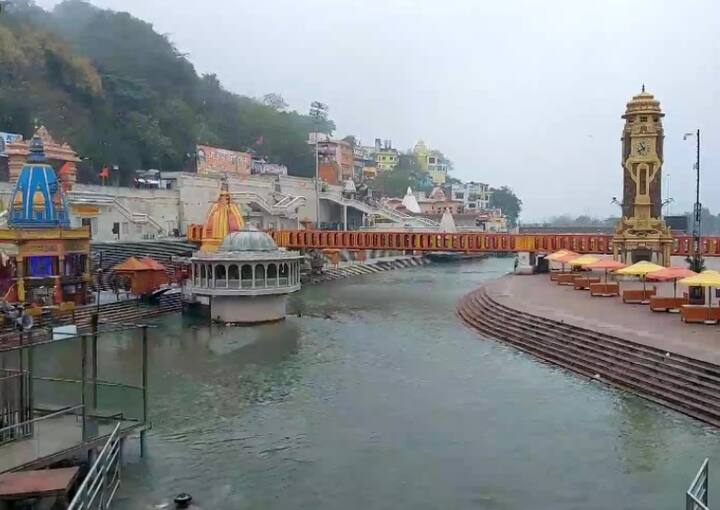 Makar Sankranti: Ban on bathing in Haridwar-Rishikesh, but lakhs of devotees gathered in Magh Mela of Prayagraj Makar Sankranti: मकर संक्रांति पर हरिद्वार-ऋषिकेश के घाटों पर सन्नाटा, लेकिन प्रयागराज माघ मेले में लाखों श्रद्धालुओं ने लगाई डुबकी