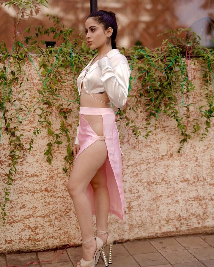 'बिग बॉस ओटीटी' फेम एक्ट्रेस उर्फी जावेद किसी ना किसी वजह से अक्सर सुर्खियों में रहती हैं. कुछ लोग उन्हें पसंद करते हैं तो कुछ उन्हें ट्रोल करने का कोई मौका नहीं जाने देते.