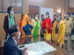 Rajasthan News: अलवर नाबालिक कांड पर प्रदर्शन कर रही छात्राओं को डीएम ने हड़काया, अब केंद्रीय मंत्री ने उठाए सवाल