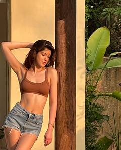 Suhana Khan, Ananya Pandey को पीछे छोड़ विंटर्स में बॉडी फ्लॉन्ट कर Shanaya kapoor ने मचाया सोशल मीडिया पर कोहराम