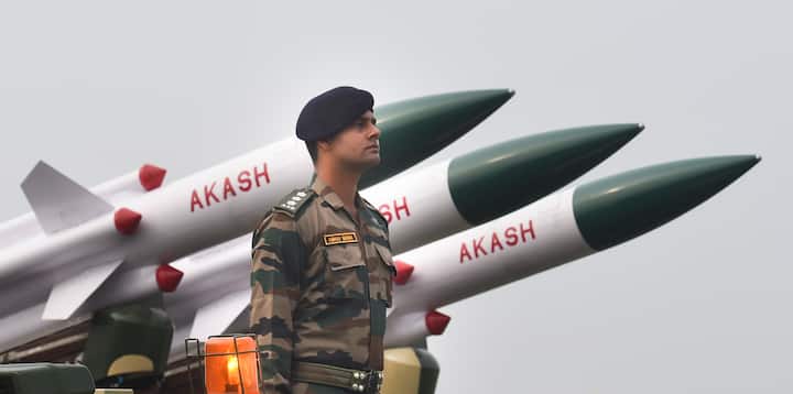 দেশভাগের সময় শান্তি শৃঙ্খলা বজায় রাখতে ব্রিটিশ অধ্যক্ষের অধীনে এক বিশে কম্সযান্ডো গঠন করা হয়েছিল। এরপরই ১৯৪৯ সালে ১৫ জানুয়ারি কে এম কারিয়াপ্পা দেশের প্রথম ভারতীয় সেনাধ্যক্ষ হন।