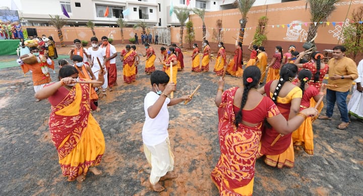 సంక్రాంతి సంబరాల్లో పాల్గొన్న సీఎం జగన్ దంపతులు