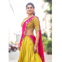 TV Stars Sankranti: రష్మీ నుంచి వర్షిణి, రీతూ చౌదరి వరకూ... టీవీ స్టార్స్ ఎలా ముస్తాబయ్యారో చూడండి. 