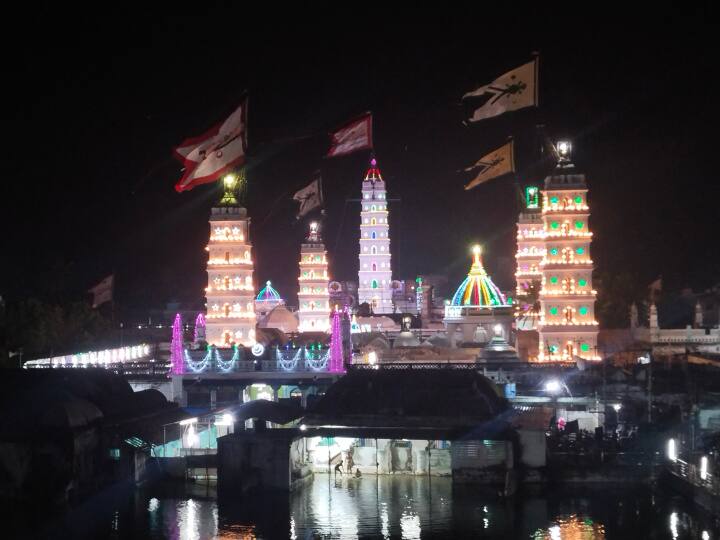 நாகூர் தர்காவில் 465ஆம் ஆண்டு கந்தூரி விழா - கொரோனா கட்டுப்பாடுகளுடன் நடந்த சந்தனம் பூசும் வைபவம்