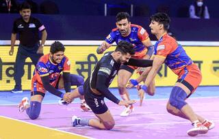Pro Kabaddi: तेलुगू टाइटंस को हराकर टॉप 4 में पहुंची यूपी योद्धा, परदीप नरवाल ने पूरा किया 62वां सुपर 10