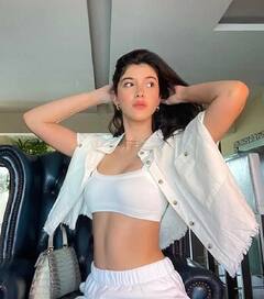 ક્રોપ ટોપ અને ડેનિસ શોર્ટ્સમાં  Shanaya Kapoorનો ગ્લેમરસ લૂક વાયરલ