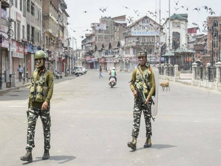 jammu kashmir weekend lockdown night curfew and other restrictions to curb surge of corona virus ann Weekend Lockdown: जम्मू कश्मीर में वीकेंड लॉकडाउन की घोषणा, अस्पतालों में OPD सेवाओं को भी बंद करने का आदेश