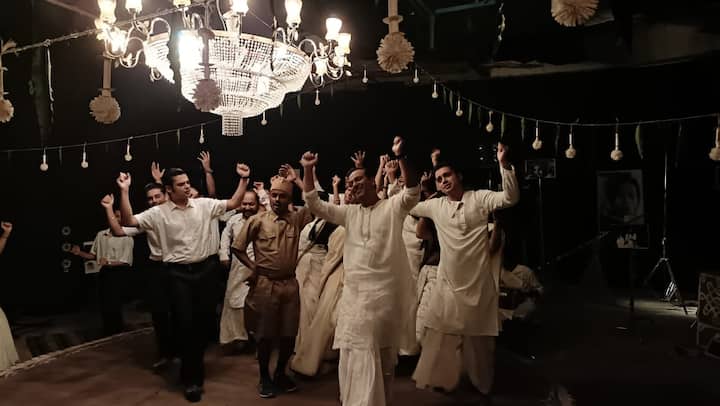 এই সিরিজের বেশিরভাগ অংশই শ্যুট করা তেহট্টের বিভিন্ন অঞ্চলে। সিরিজে পরপর সাজানো রয়েছে ভূমিকা, তরজা, খেউড় এবং সিদ্ধান্ত। তালিকায় থাকছে র‌্যাপ, হার্ড রক, কীর্তন, বাংলা আধুনিক গান, হিন্দি গান-সহ বিভিন্ন আঙ্গিকের গান।