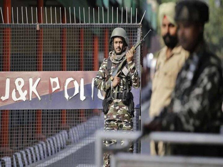 Six associates of terrorists arrested from Sopore and Bandipora Jammu Kashmir Police Jammu Kashmir पुलिस को बड़ी सफलता, आतंकवादियों के 6 सहयोगियों को किया गिरफ्तार, हथियार, गोला-बारूद बरामद