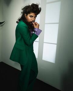 Priyanka Chopra : पाहा प्रियांका चोप्राचे भन्नाट अवतार!