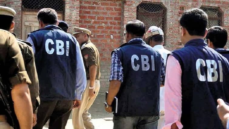 CBI ने GAIL के मार्केटिंग निदेशक को किया गिरफ्तार, करोड़ों रूपये की नकदी भी बरामद, दिल्ली समेत कई ठिकानों पर जारी है छापेमारी