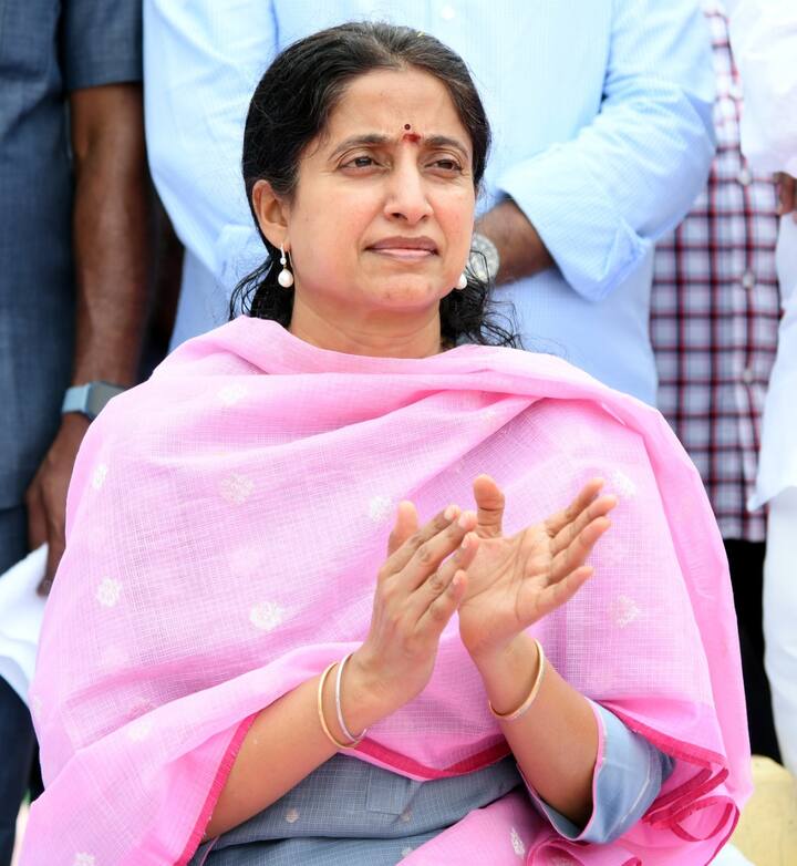 సంక్రాంతి సంబరాల్లో పాల్గొన్న సీఎం జగన్ దంపతులు