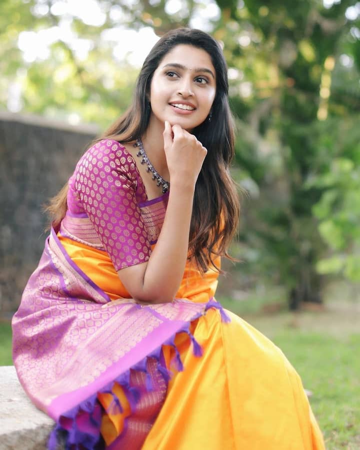 ஒரு போதும் அணியமா நின்று ஒளிரனும்