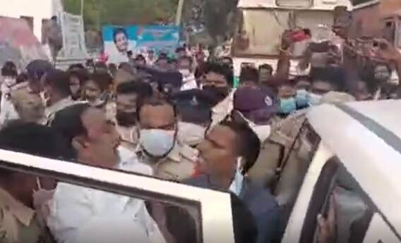 YSR Idol Missing: వైఎస్సార్ విగ్రహంతో మాకేం సంబంధం లేదంటూ టీడీపీ నేతల ఆందోళన| TDP | ABP Desam