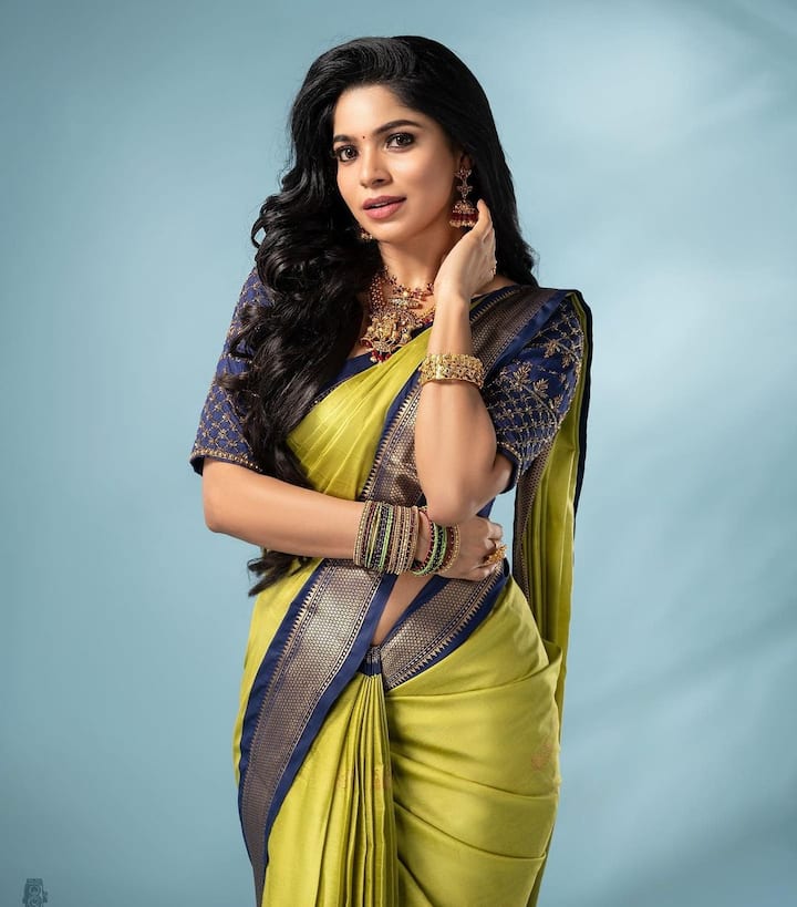 அய்யய்யோ தீயை எந்தன் நெஞ்சில் வைத்தாளே அம்மம்மா சொர்க்கம் ஒன்றை வாங்கித் தந்தாளே