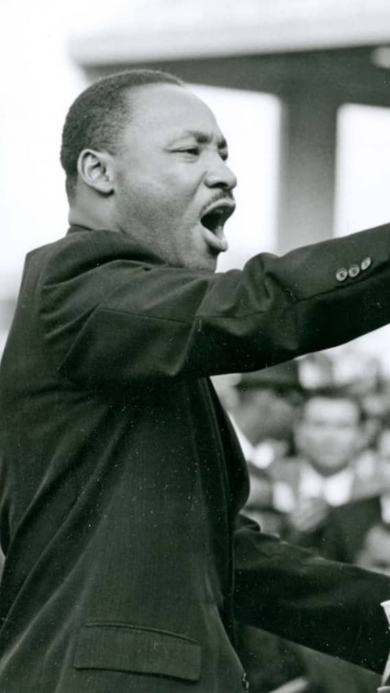 மார்டின் லூதர் கிங்கும்  அமெரிக்கா இனவெறி தாக்குதல் போராட்டமும் !