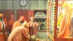 CM Yogi ने बाबा गोरक्षनाथ को चढ़ाई खिचड़ी | Hindi News