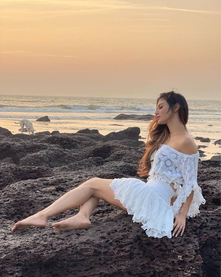 मिळालेल्या माहितीनुसार, अभिनेत्री मौनी रॉय 27 जानेवारी 2022 रोजी लग्नाच्या बेडीत अडकणार आहे. मौनी राय दुबई राहणारा   बॉयफ्रेंड सूरज नाम्बियारशी लग्न करणार आहे. या दोघांच्या लग्नाची सर्व तयारी पूर्ण झाली आहे.