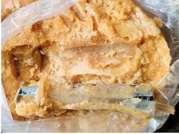 Kanyakumari: Injection syringe inside Jaggery at the Pongal gift of the Government of Tamil Nadu Pongal gift|  தமிழக அரசு கொடுத்த பொங்கல் பரிசு வெல்லத்தில் ஊசி சிரஞ்ச் இருந்ததாக புகார்