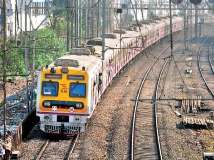 Mumbai Local Updates Due to technical failure in Karjat Local Train service from Ambernath to Karjat stopped Marathi news Mumbai Local Updates : मध्यरेल्वेची वाहतूक विस्कळीत, तांत्रिक बिघाडानं प्रवाशांचे हाल