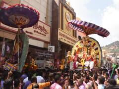 திருவண்ணாமலை அண்ணாமலையார் கோயிலில் நடந்த திருவூடல் விழா - பக்தர்கள் போலீசுடன் வாக்குவாதம்