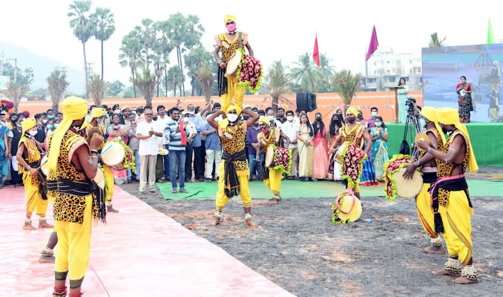 సంక్రాంతి సంబరాల్లో పాల్గొన్న సీఎం జగన్ దంపతులు