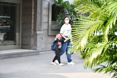 Taimur Ali Khan Photos: पापा Saif Ali Khan की नकल उतारते दिखे नटखट तैमूर अली खान, कैमरा के सामने छोटे नवाब ने कर दी क्यूट हरकत