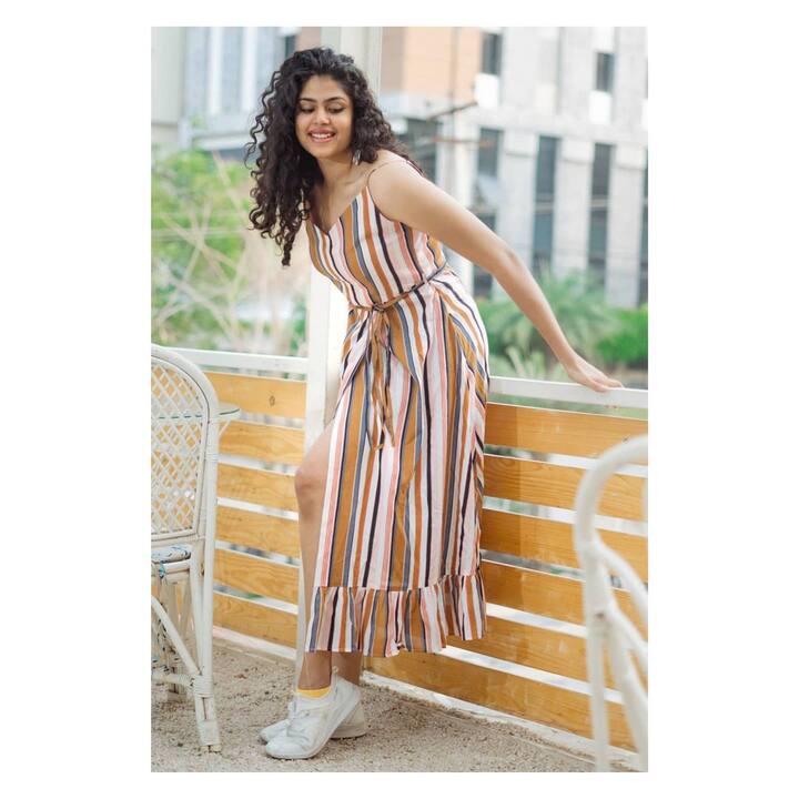 फारिया अब्दुल्ला तेलुगू, हिंदी, उर्दू, अंग्रेजी भाषाएं जानती हैं. फारिया की एक्टिंग और काबिलियत ने उन्हें रातों-रात सोशल मीडिया पर चर्चा का विषय बना दिया है.