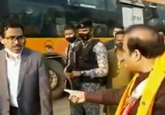 'ਕੀ ਮੈਂ ਰਾਜਾ-ਮਹਾਰਾਜਾ ਹਾਂ?'..ਜਦੋਂ ਜ਼ਿਲ੍ਹਾ ਕੁਲੈਕਟਰ ਨੇ CM ਲਈ ਆਵਾਜਾਈ ਰੋਕੀ ਤਾਂ ਮੁੱਖ ਮੰਤਰੀ ਨੂੰ ਆਇਆ ਗੁੱਸਾ, ਦੇਖੋ VIDEO