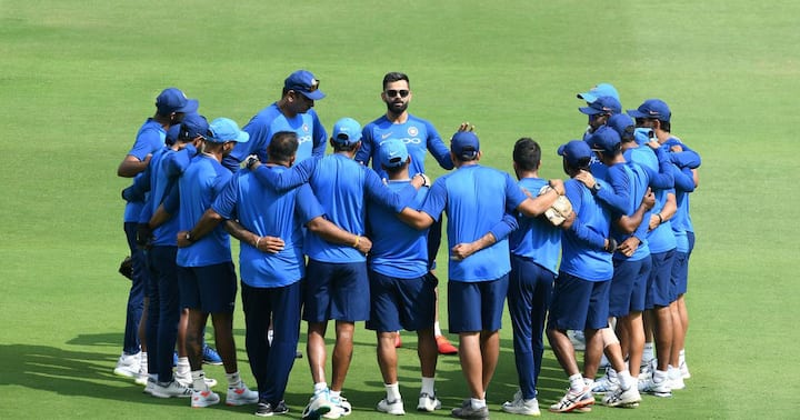 ভারতের একমাত্র অধিনায়ক হিসাবে এক ক্যালেন্ডার বর্ষে বিদেশের মাটিতে চারটি টেস্ট জেতার নজির গড়েছেন কোহলি। তাও একবার নয়, দু-দুবার। দক্ষিণ আফ্রিকার কাছে সদ্যসমাপ্ত টেস্ট সিরিজ হারলেও এশিয়ার একমাত্র অধিনায়ক হিসাবে সেঞ্চুরিয়নে টেস্ট জেতার নজির গড়েছেন বিরাট।