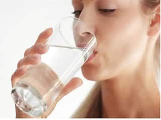 Health Tips: ਸਰਦੀ 'ਚ ਰੋਜ਼ ਰਾਤ ਨੂੰ ਗਰਮ ਪਾਣੀ ਪੀਣ ਨਾਲ ਹੁੰਦੇ ਹੈਰਾਨੀਜਨਕ ਫ਼ਾਇਦੇ, ਜਾਣੋ