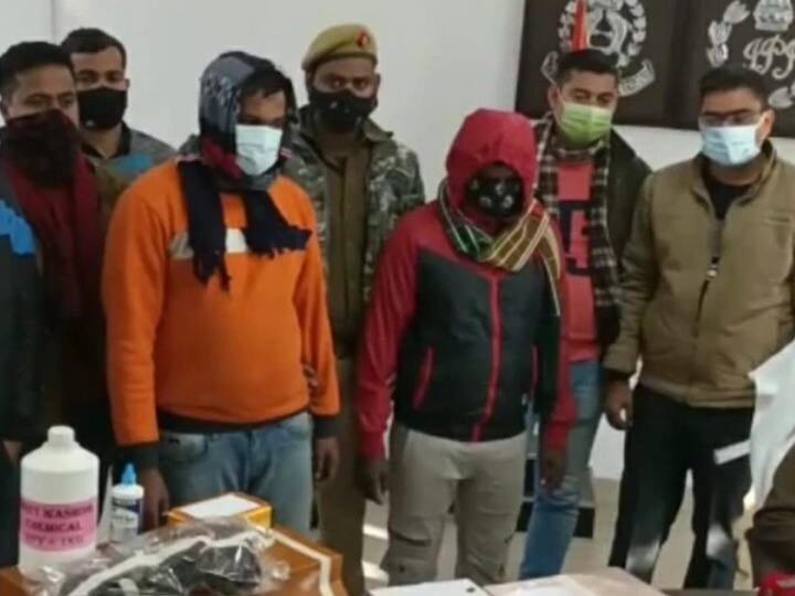 Azamgarh police arrested 2 cyber criminals for cloning biometrics clone finger print and finger print making equipment recovered ANN UP News: इस शातिराने तरीके से लोगों के अकाउंट साफ करते ये अपराधी, जानकर आप भी रह जाएंगे दंग