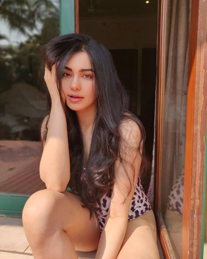 बता दें कि अदा शर्मा अपनी फिटनेस को लेकर भी काफी अलर्ट रहती हैं. वह अक्सर सोशल मीडिया पर योग और वर्कआउट करने के वीडियो शेयर करती रहती हैं.