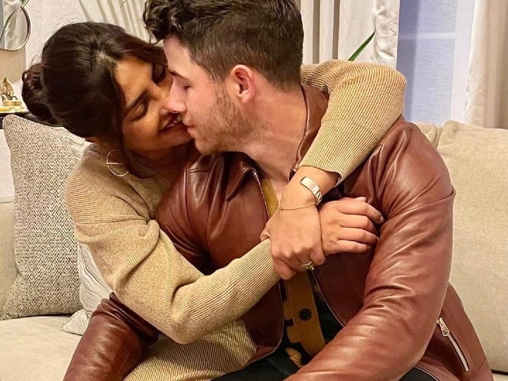 Priyanka Chopra And Nick Jonas Set Couple Goals As They Take Their Pet Dogs Out For A Stroll, See PICS Priyanka Chopra And Nick Jonas Set Couple Goals As They Take Their Pet Dogs Out For A Stroll, See PICS