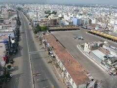 கரூர் : இரண்டாவது ஞாயிறு ஊரடங்கான இன்று வெறிச்சோடின தெருக்கள்..